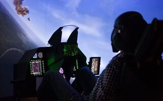 Realistický simulátor stíhačky F-16 Fighting Falcon