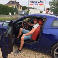 Tomáš Halčin (Nový Bor/Praha, 25) na řízení supersportu
