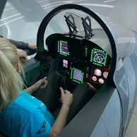 Hana Granichová (Jablonec nad Nisou, 35) na Simulátoru stíhačky F/A-18 Hornet
