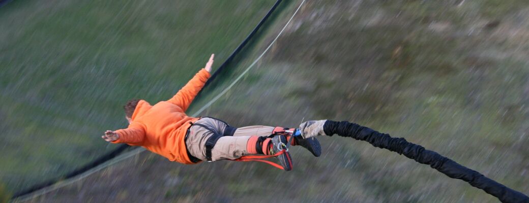 Bungee jumping z věže ve dvou