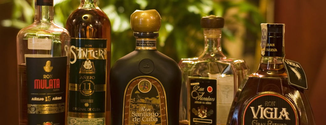 Domácí degustace rumů - 16 panáků, 4 druhy kvalitního rumu a profi barman online