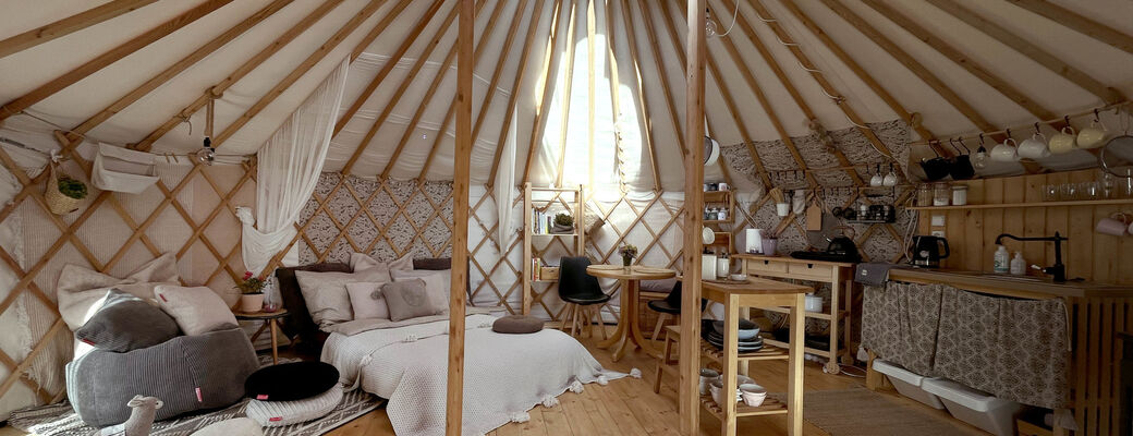 Užijte si ubytování v luxusní boho jurtě.
