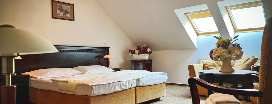 Ubytovaní budete v dvoulůžkovém pokoji.