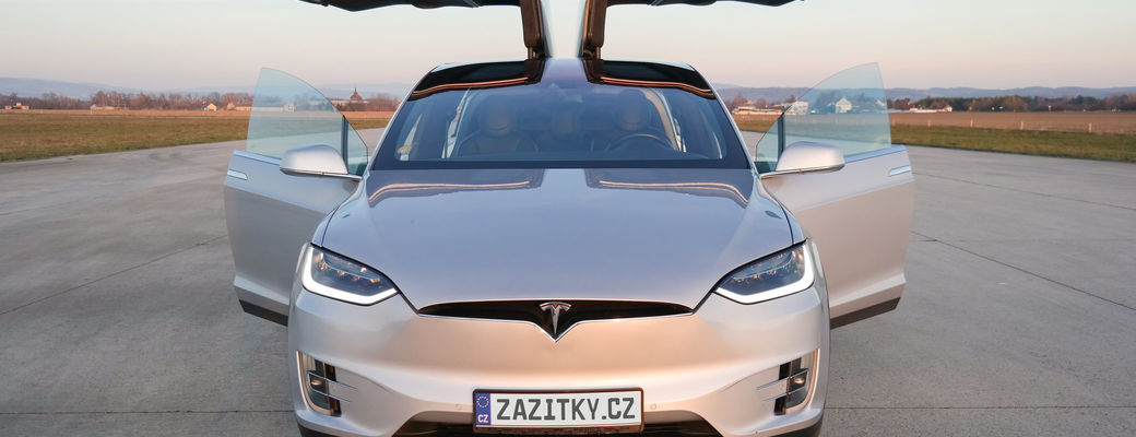 Tesla X - vůz budoucnosti