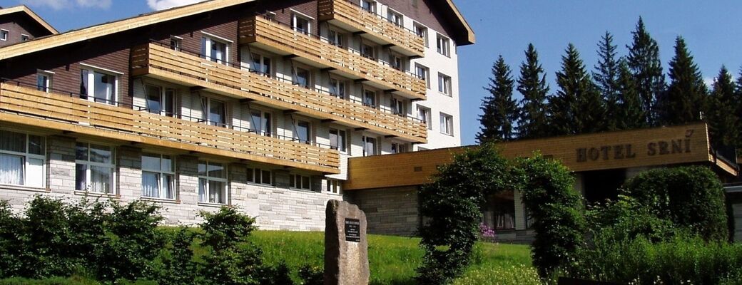 Wellness hotel Srní s vnitřním bazénem.