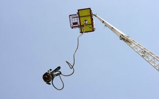 Sportovní zážitky - Bungee jumping z jeřábu