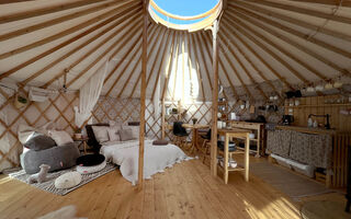 Užijte si ubytování v luxusní boho jurtě.