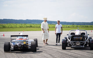 Karel uvařil Přemku Forejtovi jízdu ve Formuli a jako přílohu dostal Ariel Atom :) 