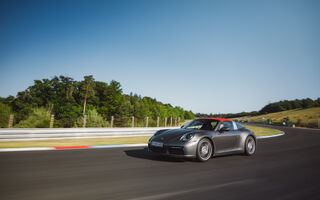 Porsche 911 Carrera 4 Targa
