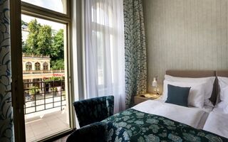 Relax v pokoji Comfort hotelu Astoria s výhledem na kolonádu
