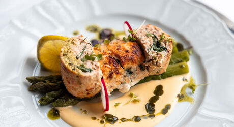 Čekají vás 4 chody - předkrm, polévka, hlavní chod a dezert.