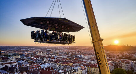 Oběd či večeře s nezapomenutelných výhledem.