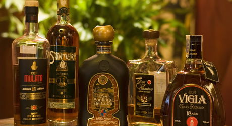 Domácí degustace rumů - 8 panáků, 4 druhy kvalitního rumu a profi barman online
