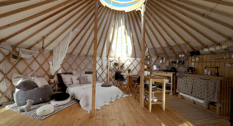 Užijte si ubytování v luxusní boho jurtě.