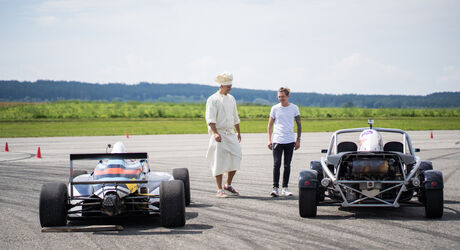 Karel uvařil Přemku Forejtovi jízdu ve Formuli a jako přílohu dostal Ariel Atom :) 