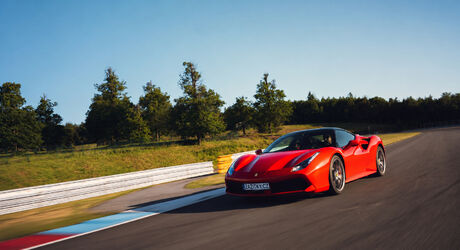 Jízda ve Ferrari 488 GTB na polygonu
