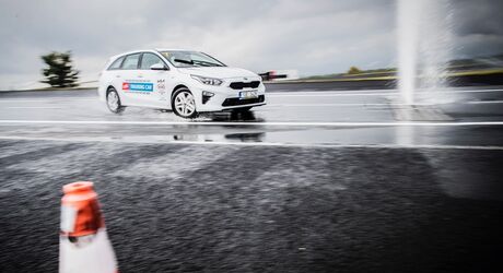 Instruktoři vám vysvětli, jak zvládat ojedinělé situace na různých typech povrchů. 