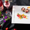 White orchid a chocolate domino - Kombinace dvou nejoblíbenějších sladkých sushi
dezertů s čokoládou a kokosem.