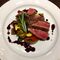 Rib eye steak se středomořskou zeleninou a dresinkem z červeného vína