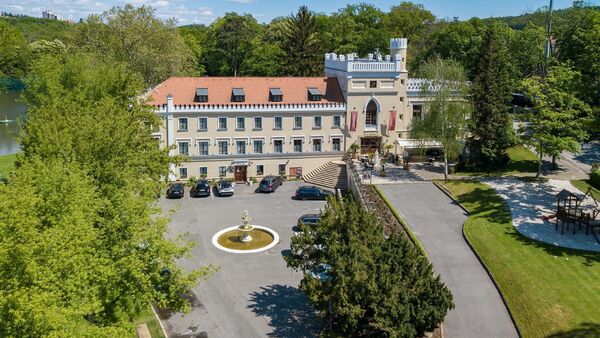 Degustační menu pro dva na zámku Chateau St. Havel