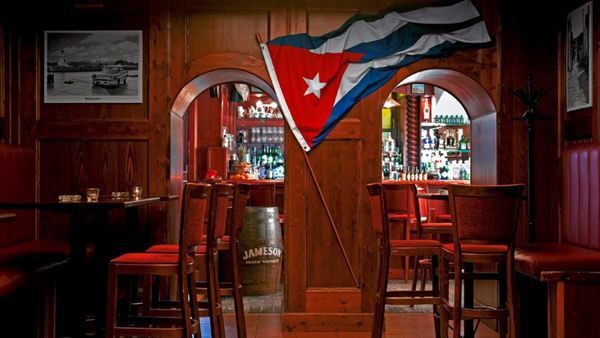Domácí degustace rumů s La Casa de La Havana vieja + 4 druhy kvalitního rumu a profi barman online