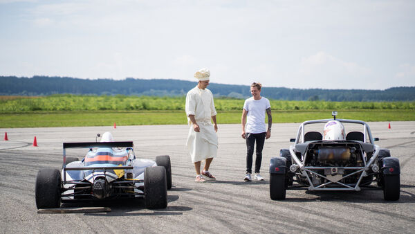 Karel uvařil Přemku Forejtovi jízdu ve Formuli a jako přílohu dostal Ariel Atom :) 