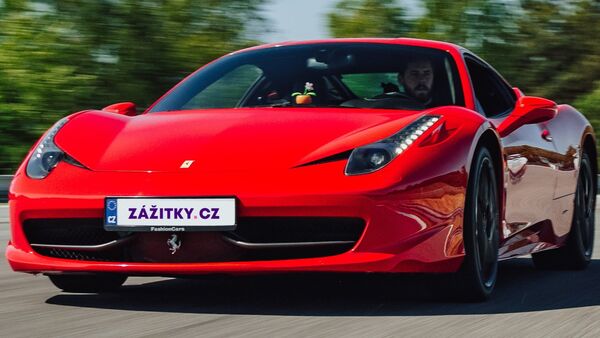 Jízda ve Ferrari 458 Italia na polygonu