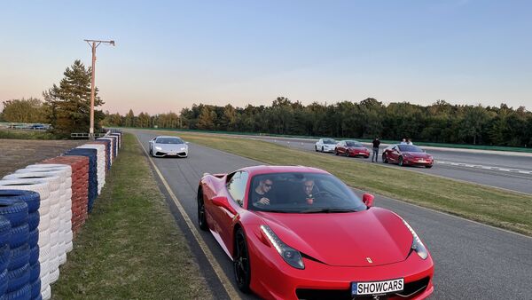 Jízda na polygonu v Mostě nebo Brně ve Ferrari 458 Italia. (ilustrační foto)