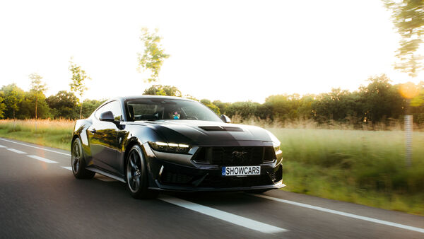 Zažijte jízdu ve Ford Mustang Dark Horse 5.0 V8.