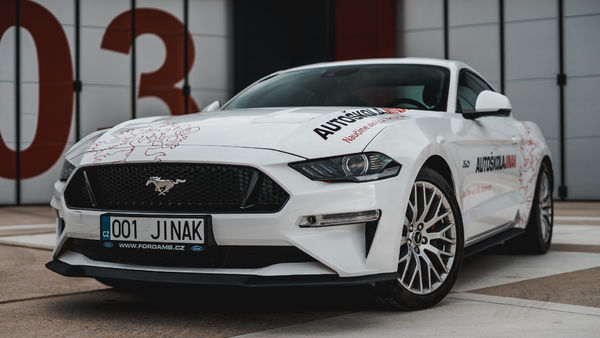 Tak trochu jiný James Bond :)