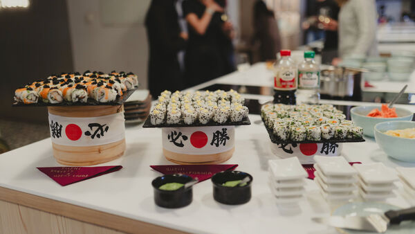 Během kurzu si připravíte několik variací sushi.