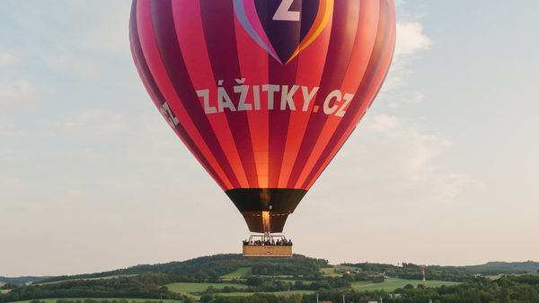 Ve vybraných odletových místech se potkáte s obřím balónem pro 24 pasažérů.