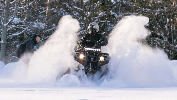 Motoskijöring je zimní pecka.