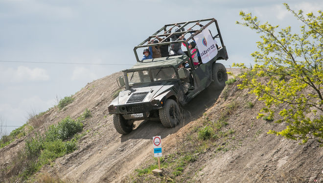 Tenhle Hummer zvládne jakýkoli terén.