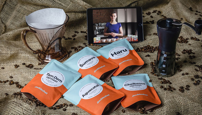 Online kurz přípravy kávy s pražírnou DOUBLESHOT + 5 druhů špičkové kávy + sada na přípravu kávy + kvalitní mlýnek