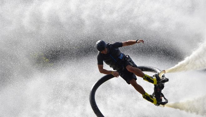 Kvalitní drift na flyboardu (Vrané nad Vltavou)