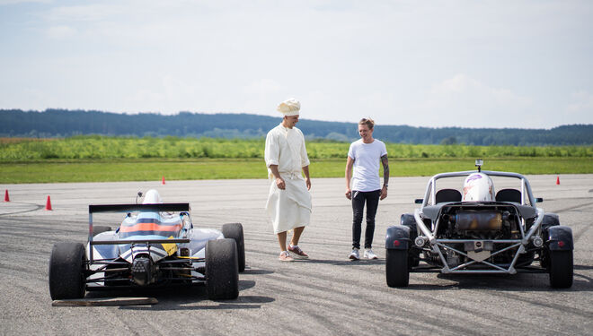 Karel uvařil Přemku Forejtovi jízdu ve Formuli a jako přílohu dostal Ariel Atom :)