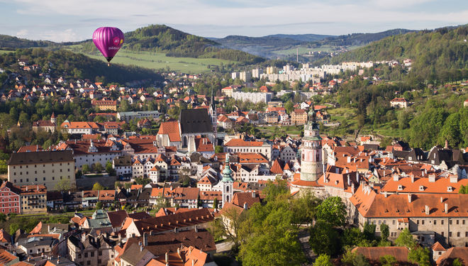 S balonem vystoupáte téměř až nad město.