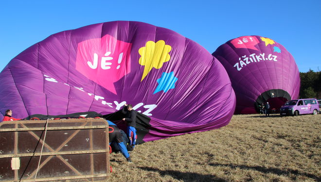 A balón se začíná nafukovat.
