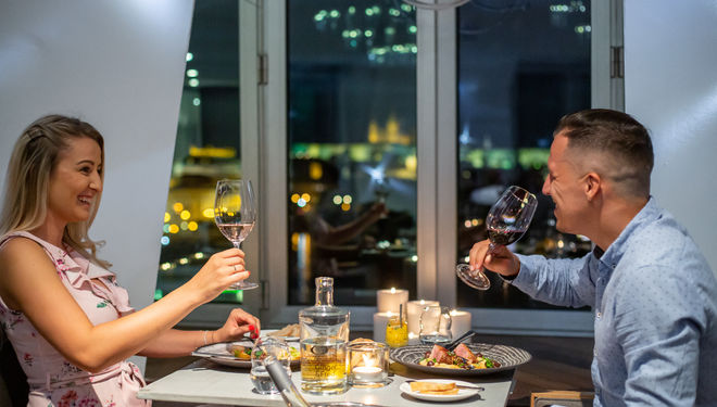 V sedmém patře na vás čeká restaurace s jedinečným výhledem.