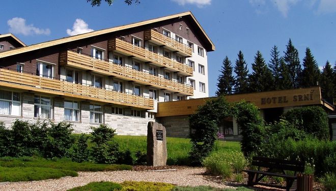 Wellness hotel Srní s vnitřním bazénem.