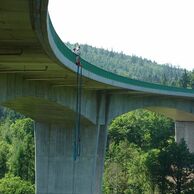 Radek Rebeka (Kladno, 31) na bungee jumpingu z mostu