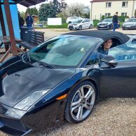 MILOŠ KOTRSAL (Brno, 24) na jízdě v Lamborghini Huracán nebo Gallardo