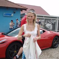 Kateřina Šmidtová (Chomutov, 35) na Jizdě ve Ferrari 458 Italia