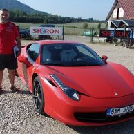 Josef Vavřina (Kutná Hora, 55) na Jizdě ve Ferrari 458 Italia