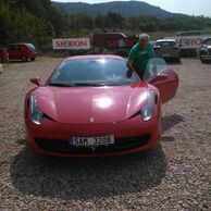 Martin Hunka (Osečná, 65) na Jizdě ve Ferrari 458 Italia