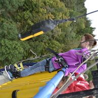 účastník zážitku (Zdice) na bungee jumpingu z mostu