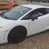 Vaclav Pincak (Lidice, okres Kladno, 37) na jízdě v Lamborghini Huracán nebo Gallardo