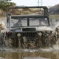 Bohumil Kučera (Kladno, 50) na Projížďce ve vojenském Humvee