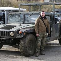 Bohumil Kučera (Kladno, 50) na Projížďce ve vojenském Humvee